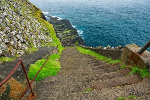 Escadas até o oceano, vista superior — Fotografia de Stock