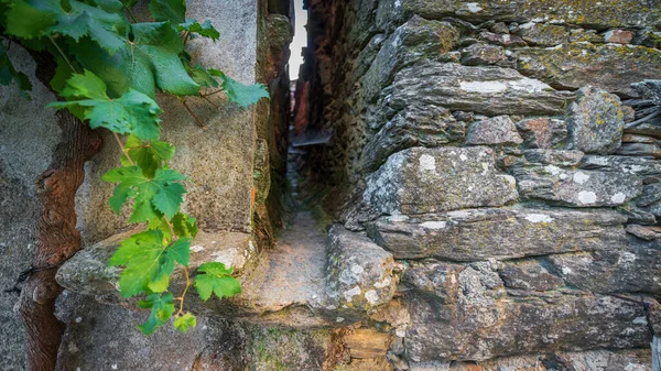 Antique water canalization between two vintage stone houses — Stock Photo, Image