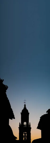 Silhueta Belfry com céu liso no fundo — Fotografia de Stock