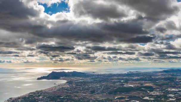 Spectaculaire top view tijdapse van Benidorm kustlijn — Stockvideo