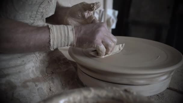 Profile of potter working on pottery closeup view — Stock video