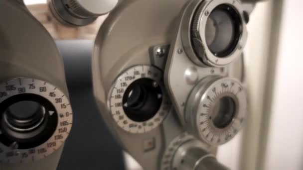 Vista de la máquina de ajuste vista de primer plano cámara deslizante — Vídeos de Stock