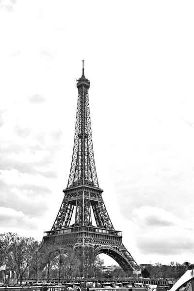 De Eiffeltoren in Parijs, Frankrijk — Stockfoto