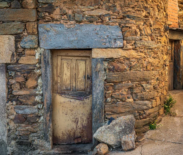 Old vintage wooden door with slate jamb — Stock Photo, Image