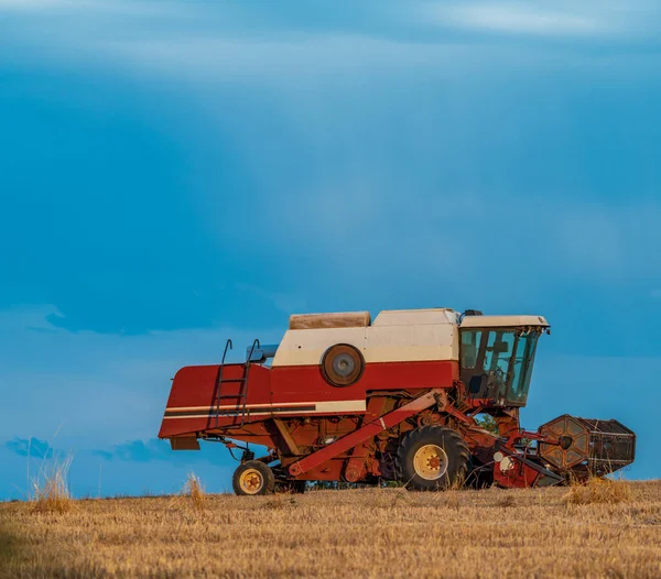 Isolated Combine Harvester Crop Cloudy Sky — Stock Photo, Image
