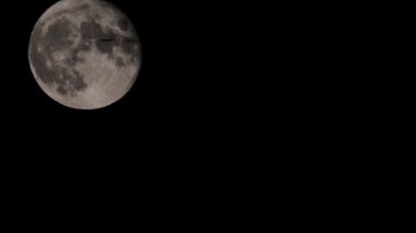 Jet uçağı gece Ay 'da iz ve mesaj uzayı ile geçiyor