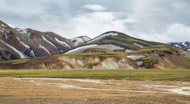 landmannalaugar inanılmaz yatay, turistler ve nehir, İzlanda