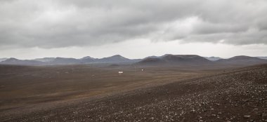 turist arabalar ile İzlanda'daki landmannalaugar kısırlık