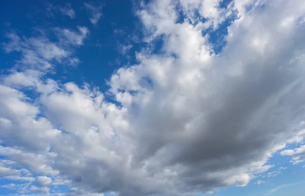 Big cloud over blue sky — Stock Photo, Image