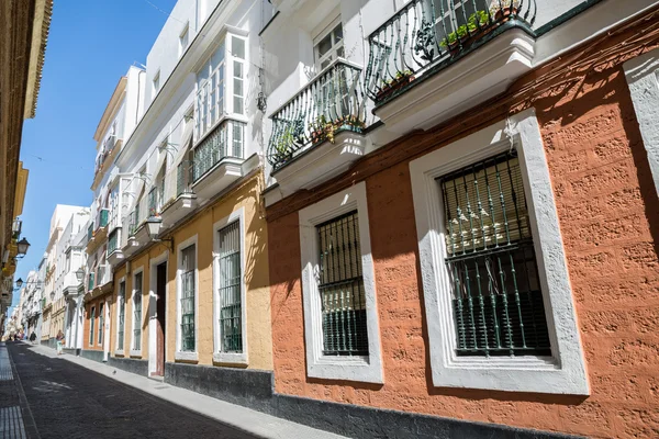 Ulice starého města Cádiz, široký úhel — Stock fotografie
