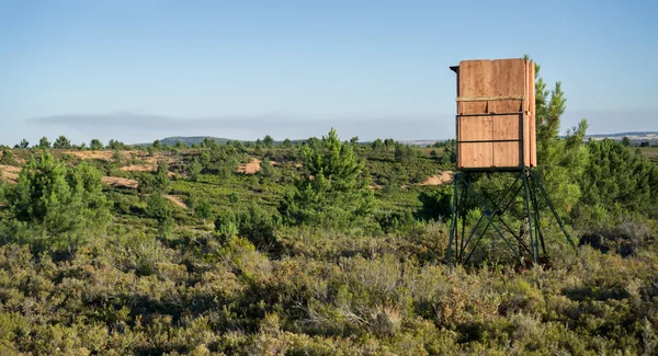 Hidden hut for big game hunting, wooden made — Stock Photo, Image