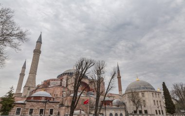 Ayasofya'nın bulutlu bir günde
