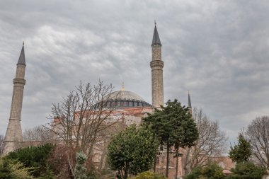 Ayasofya'nın bulutlu bir günde