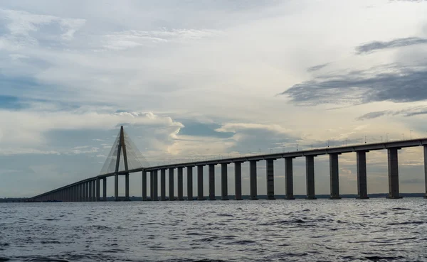 Il ponte Manaus Iranduba al tramonto — Foto Stock