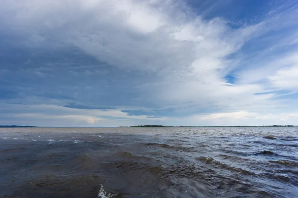 Mötet av vatten i Amazonfloden — Stockfoto