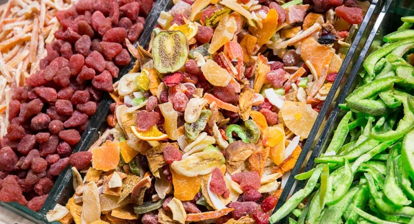 Various dried fruits at the market in Istanbul — Stock Photo, Image