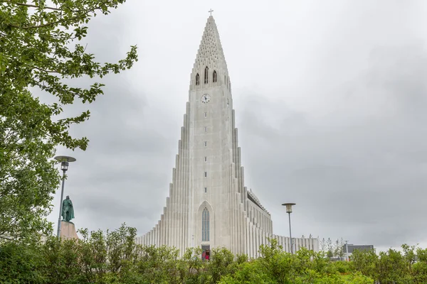 Kathedraal van Hallgrimskirkja in Reykjavik, IJsland — Stockfoto