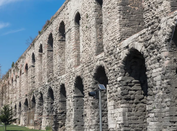 Valens akvedukt i Istanbul, sidovy — Stockfoto