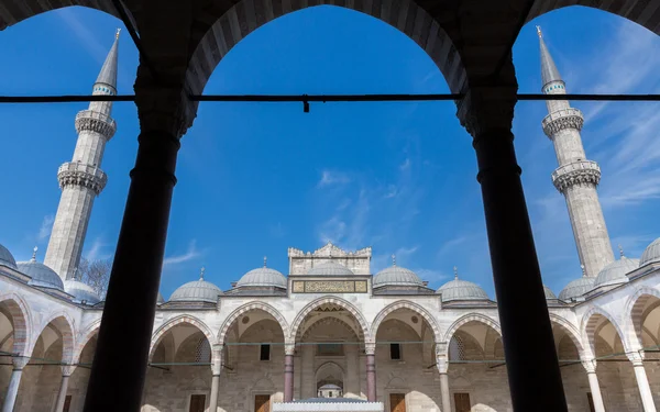 Avlu ve Minare Syleymaniye Camii, Istanbul — Stok fotoğraf
