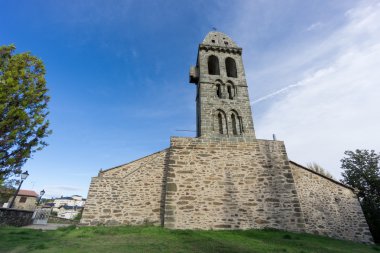 Mombuey kasaba kilise, geniş açı
