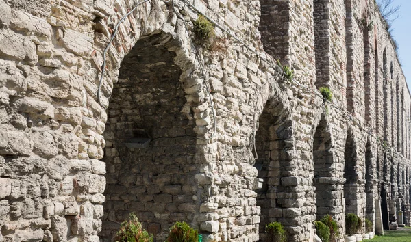 Valens Aqueduct in Istanbul, side view — Stock Photo, Image