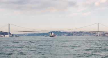 Binalar ve asma köprü Istanbul'da boğaz