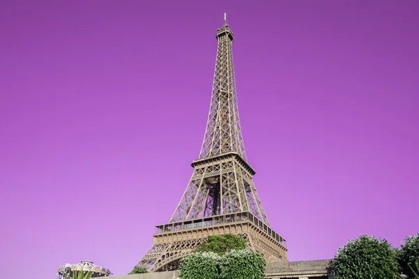 De Eiffeltoren over roze hemel — Stockfoto
