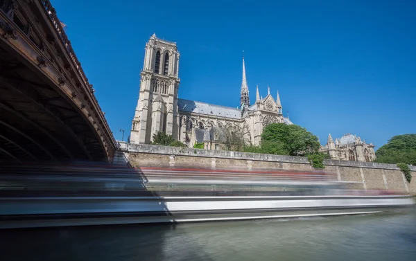 Notre dame a seine řece — Stock fotografie