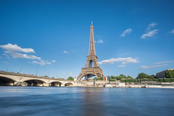 에펠 탑과 세 느 강 — 스톡 사진