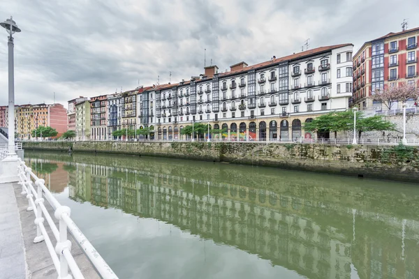 Bilbao la vieja a řeky Nervion — Stock fotografie