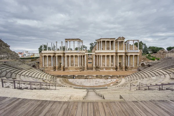 O proscenium do teatro roman em Merida em Spain. Vista frontal — Fotografia de Stock
