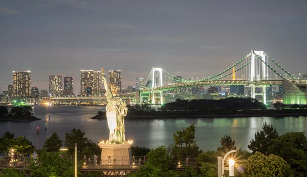 Statue of Liberty and Rainbow bridge — Stock Photo, Image