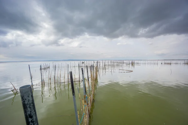 Nuvole tempestose sul parco naturale dell'Albufera, Valencia — Foto Stock