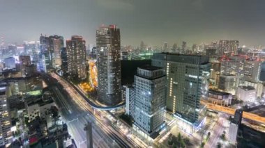 Gece hızlandırılmış tren ile Tokyo şehir merkezinin