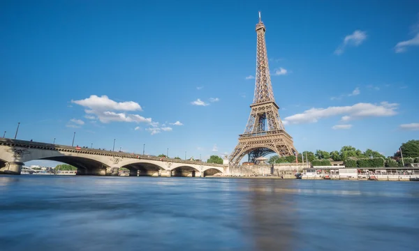 La Torre Eiffel y el río Sena en París, Francia —  Fotos de Stock