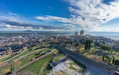 Trujillo ortaçağ şehir alacakaranlıkta panoramik manzaralı