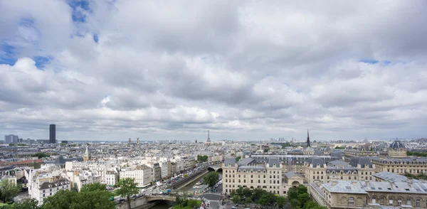 Skyline van Parijs met de Eiffeltoren en de Seine rivier — Stockfoto