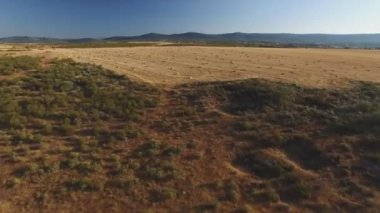 Kare balya alanında havadan görünümü