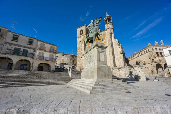 Amplia vista de la Plaza Mayor en Trujillo. España — Foto de Stock