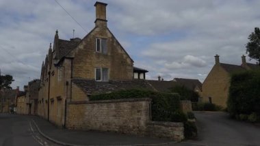 Bath-on-the-Water, Cotswolds, Gloucestershire, İngiltere 'de bulunan klasik bir taş köşk..