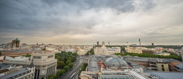 Skyline de Madrid dans une journée nuageuse — Photo