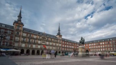 Loopable zaman atlamalı bulanık turist Plaza Mayor, Madrid, İspanya