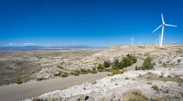 Ветровые турбины на плато — стоковое фото