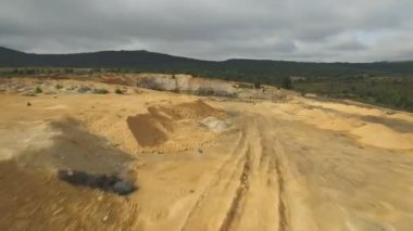 Benim için terk edilmiş kayrak yaklaşan delik su ile