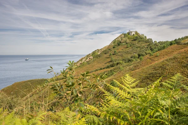 Maják na pobřeží San Sebastian, Španělsko — Stock fotografie