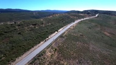 Bisikletçi tırmanma dağ yolu