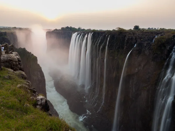 Victoria Falls puesta de sol desde Zambia lado, agua de seda —  Fotos de Stock