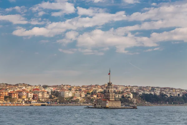 Maidens Tower lighthouse with European side in the background — Stock Photo, Image