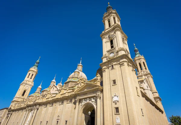 El Pilar-basilikan vidvinkel — Stockfoto