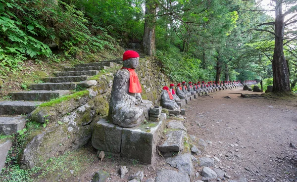 Wide angle of statues and track in Nikko — Stock Photo, Image